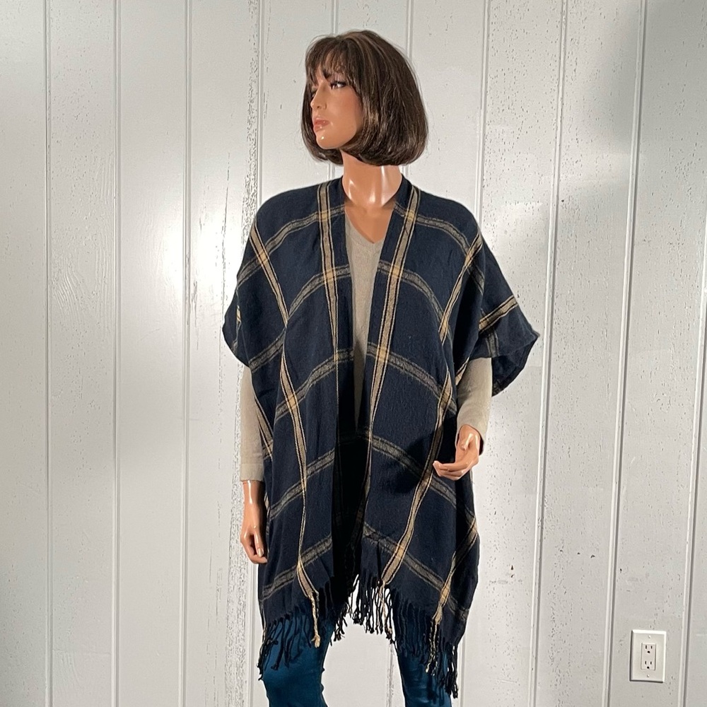 *Loft Women’s Plaid Windowpane Fringe Poncho